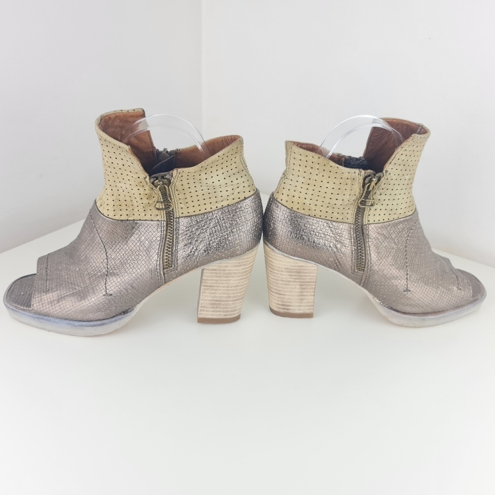 Mjus Shoes Leather Perforated Ankle Boots Size 38 or 8 Booties Side Zip - Picture 7 of 12